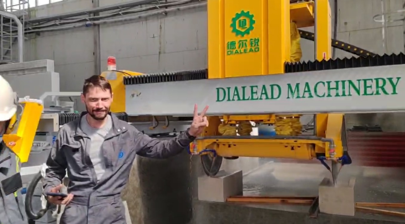 最新の会社の事例について 自動CNCダブルブレード石プロファイリングマシン エカートンブルク (ロシア)